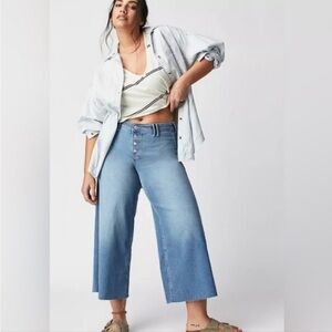 We The Free People CRVY counter culture Light Blue wide leg cropped Jeans sz 34